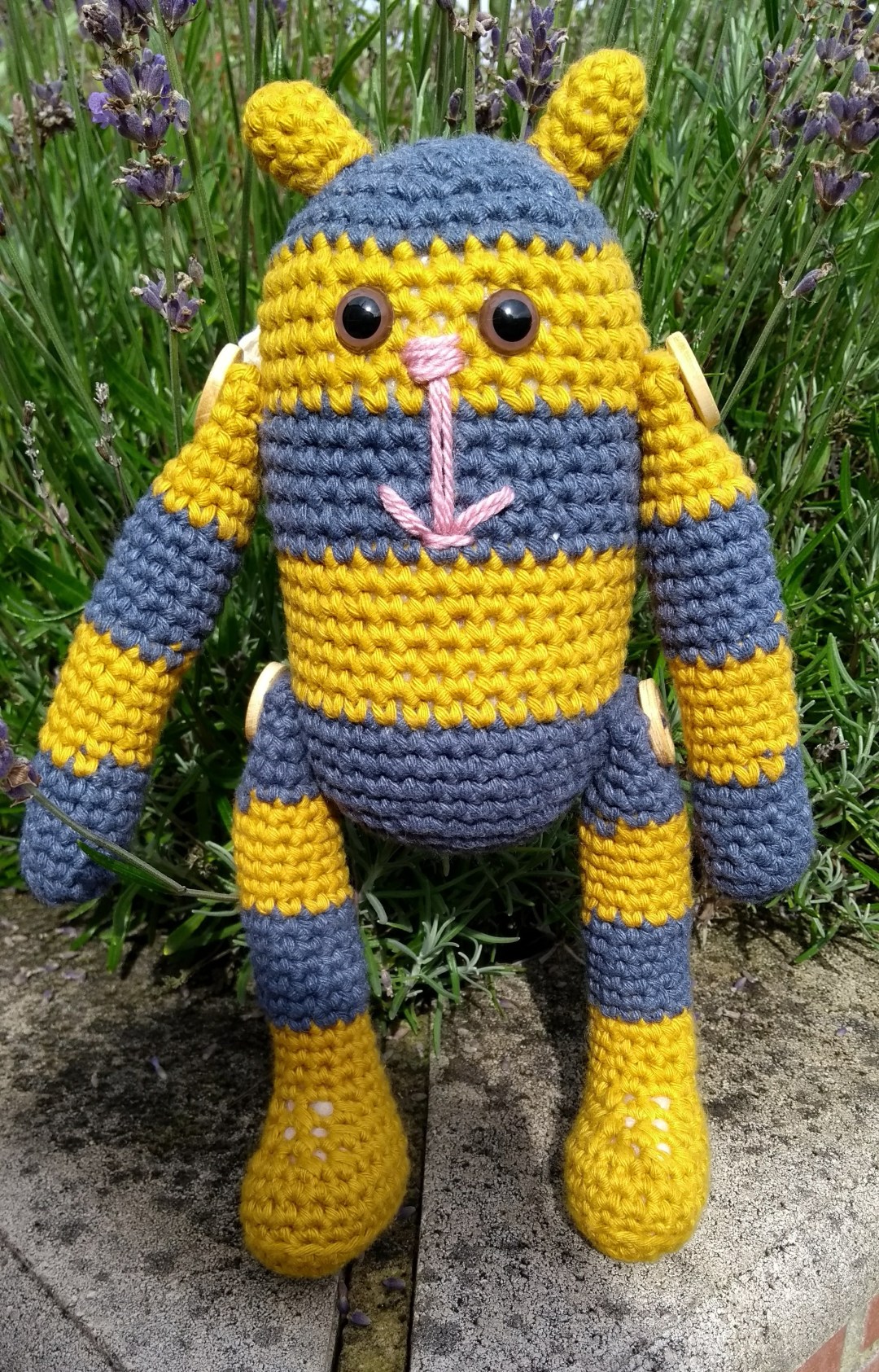 Bumble the Stitchpunk Bee 1